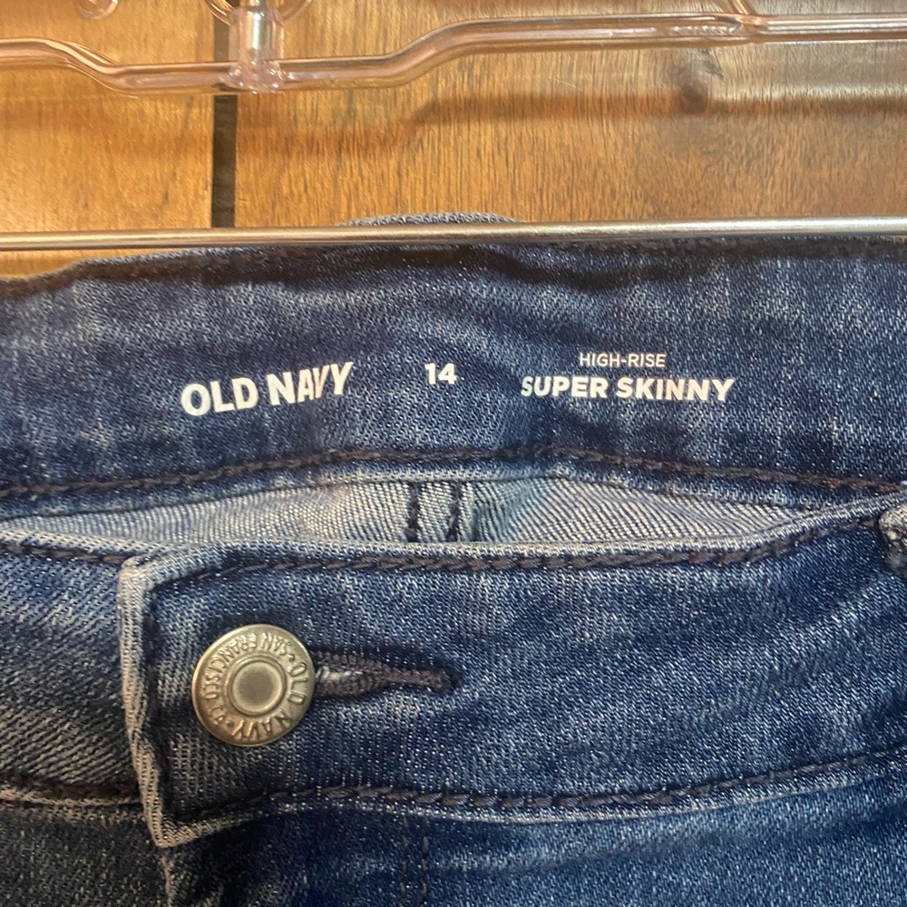 Old Navy Women's Deep Indigo Skinny Jeans - Picture 2 of 3